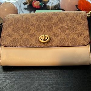 Cross body Coach purse